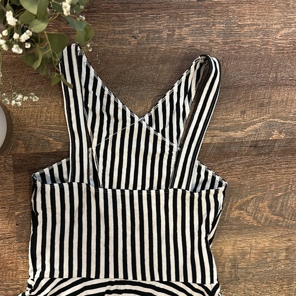 ✨🎄HOLLISTER || A-LINE / SKATER DRESS || SIZE S (FITS LIKE XS) ✨🎄 - Picture 9 of 10